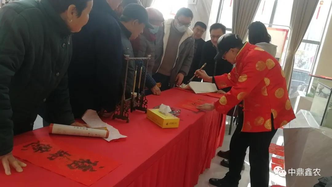 鼎鑫·幸福中心“揮春送祝?！贝髱熓謺郝?lián)派送活動圓滿舉行！